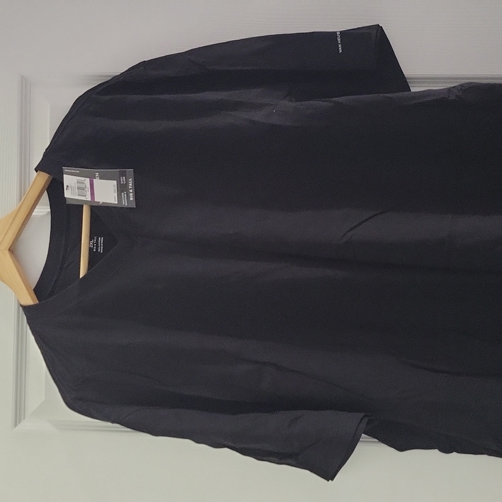NWT V NECK